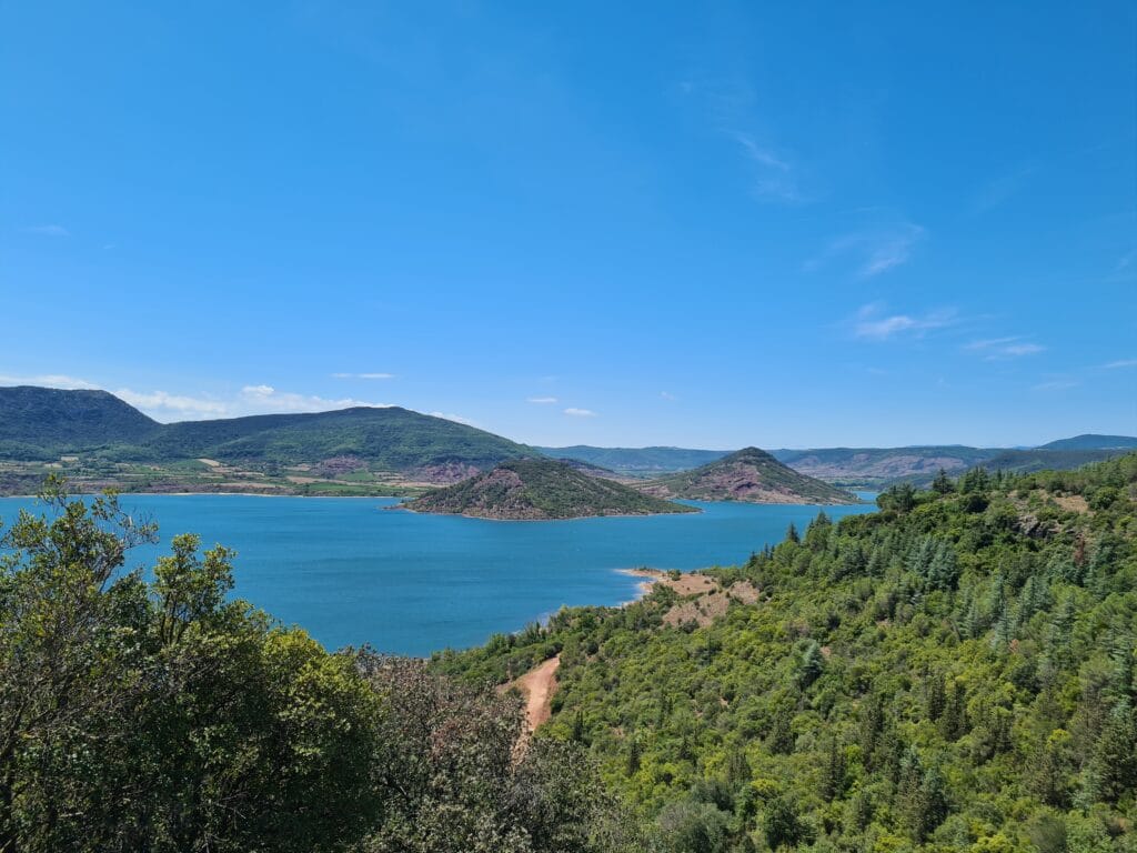 Vacances au mois de mai -Lac du Salagou - Gîte à louer : Lodge & Campagne pour 2 à 4 personnes dans le sud de la France à Béziers